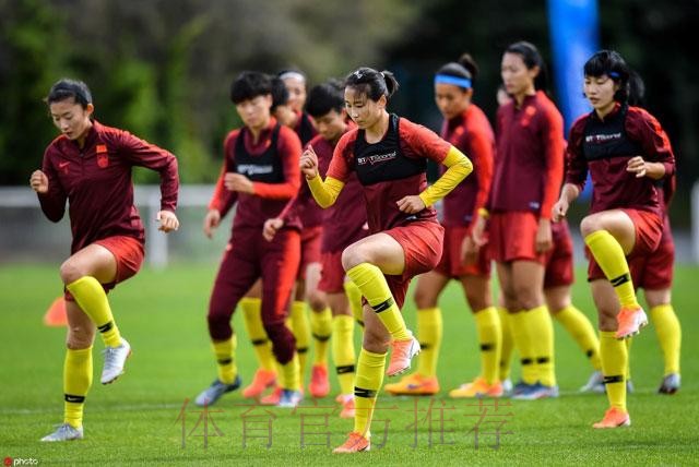 玫瑰再绽放 | 巴黎首训 中国女足迅速进入状态 玫瑰再绽放 | 巴黎首训 中国女足迅速进入状态